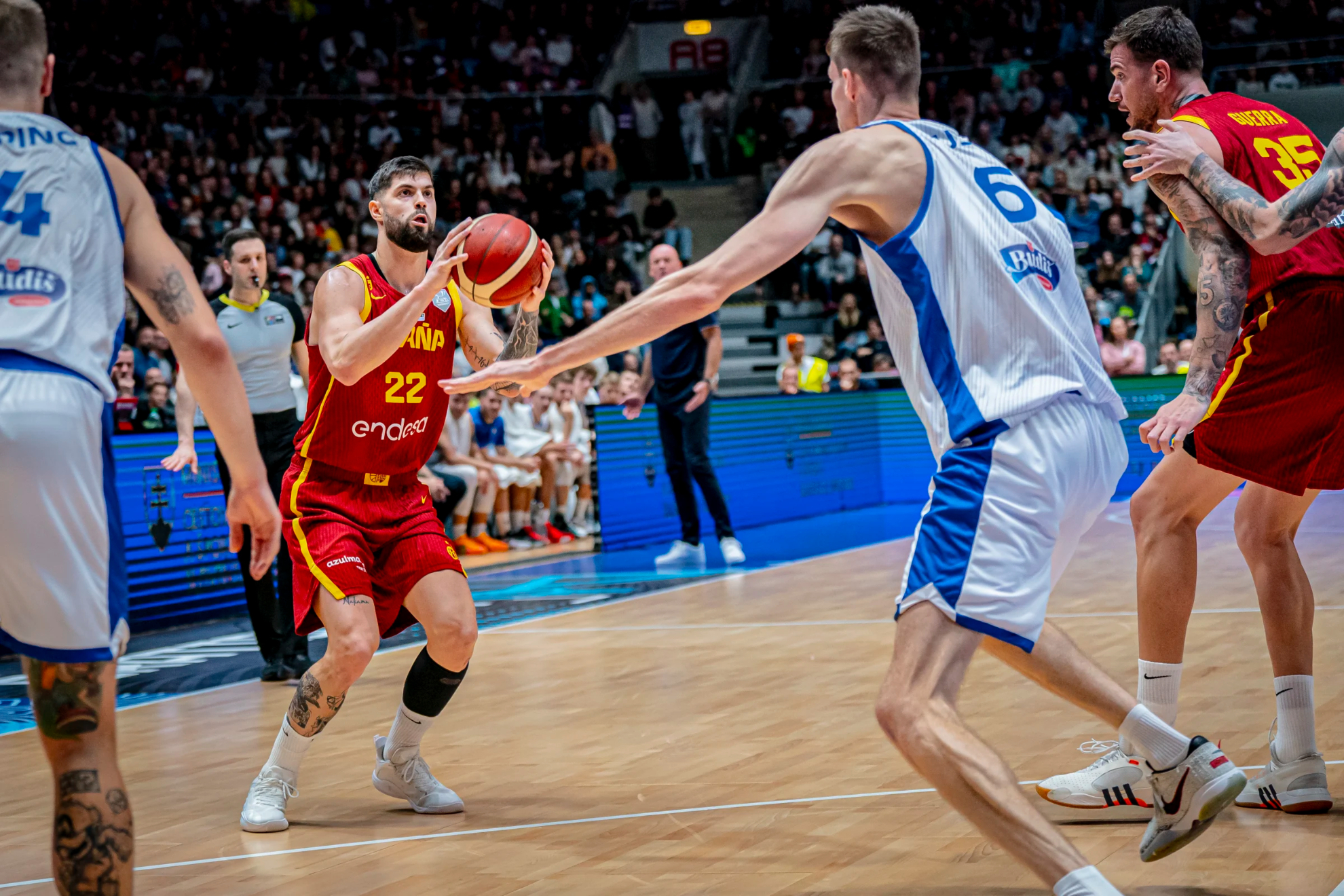 了两队在进 了两队在进